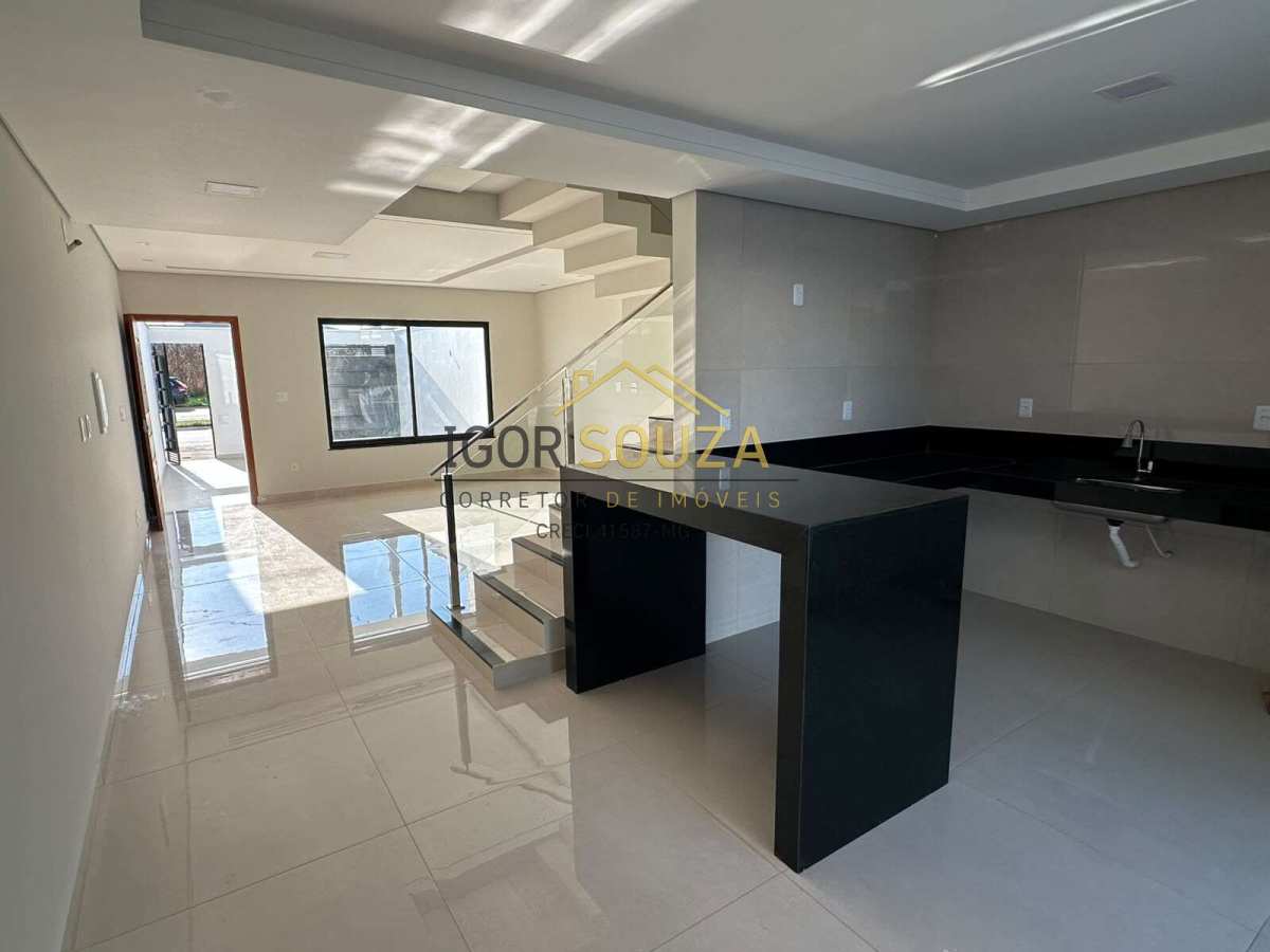  - Casa à venda em Governador Valadares, Parque Olímpico 2, com 3 quartos, 127m²