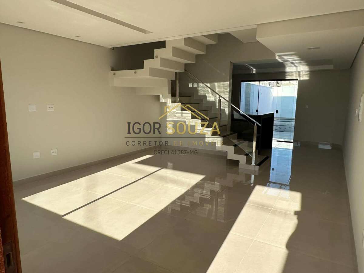  - Casa à venda em Governador Valadares, Parque Olímpico 2, com 3 quartos, 127m²