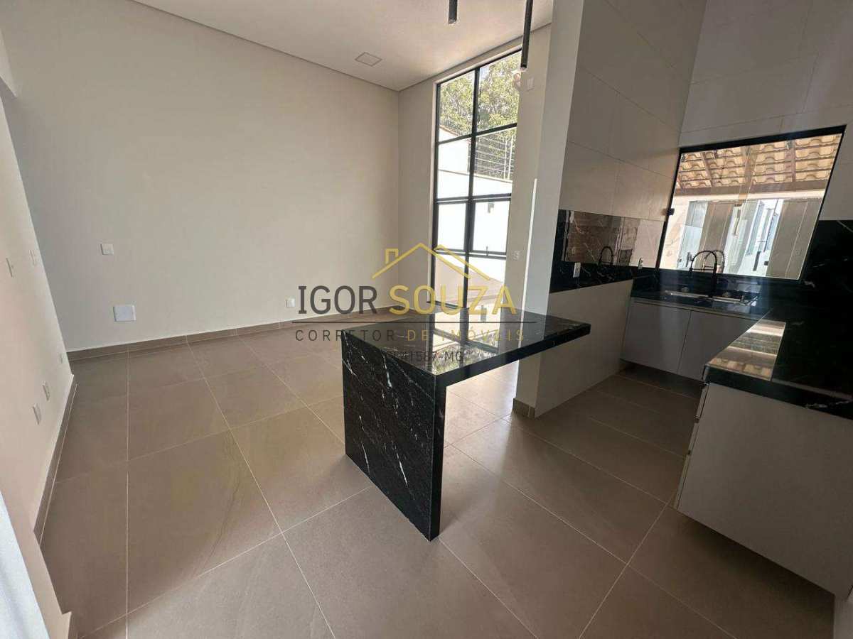  - Casa à venda em Governador Valadares, Altinopolis, com 3 quartos, 120m²