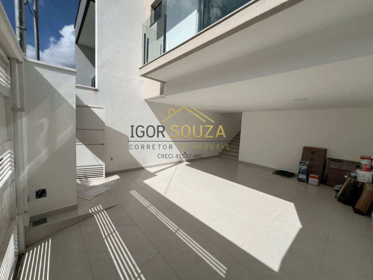  - Casa à venda em Governador Valadares, Coração Eucaristico, com 2 quartos, 120m²