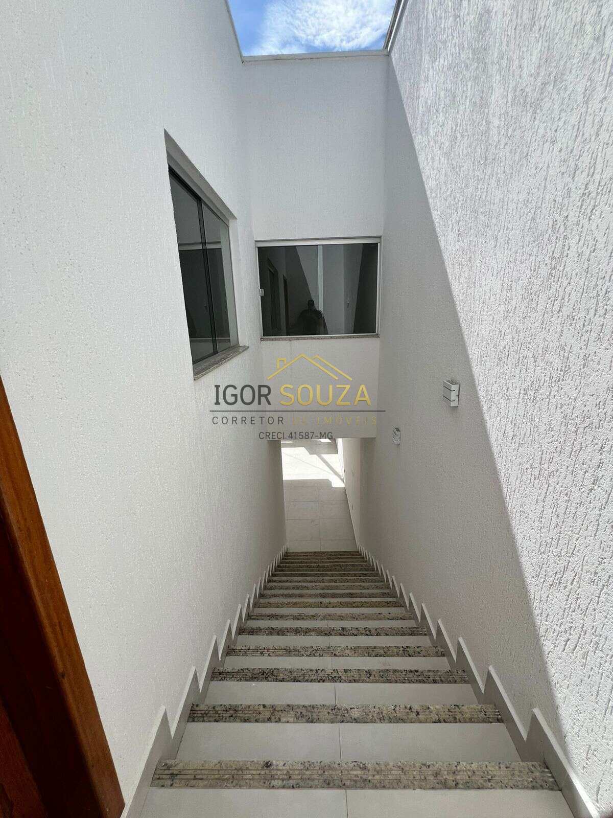  - Casa à venda em Governador Valadares, Coração Eucaristico, com 2 quartos, 120m²
