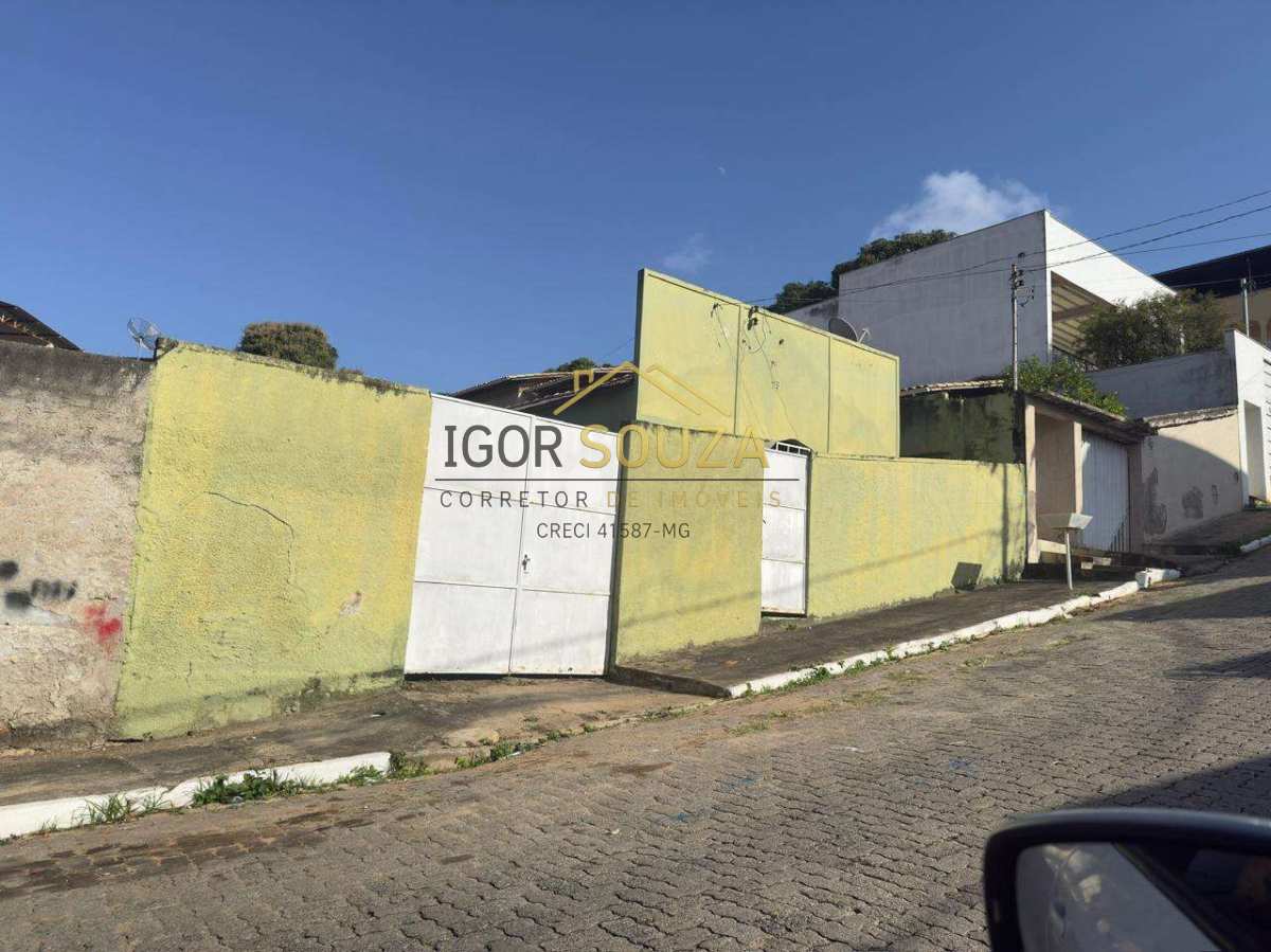 Casa à venda em Governador Valadares, Santa helena, com 2 quartos, 432m² - Conectando pessoas, contribuindo com a realização de sonhos.