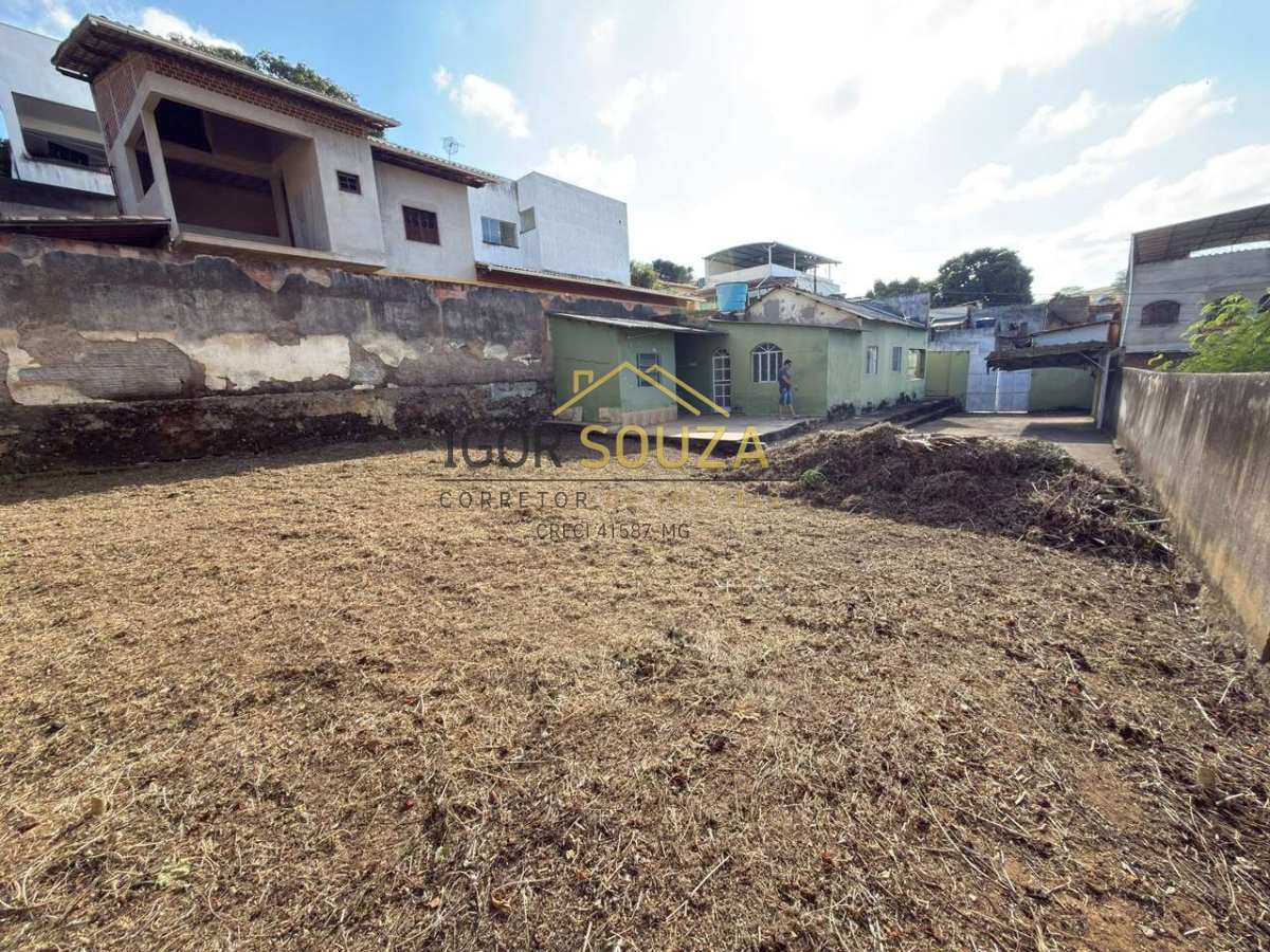  - Casa à venda em Governador Valadares, Santa helena, com 2 quartos, 432m²