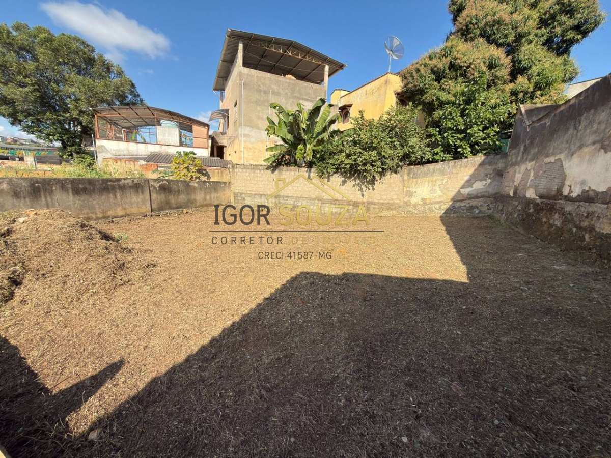  - Casa à venda em Governador Valadares, Santa helena, com 2 quartos, 432m²