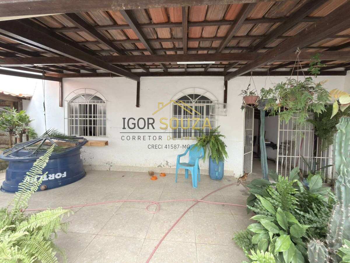 Casa à venda com 3 quartos - Sir,Governador Valadares