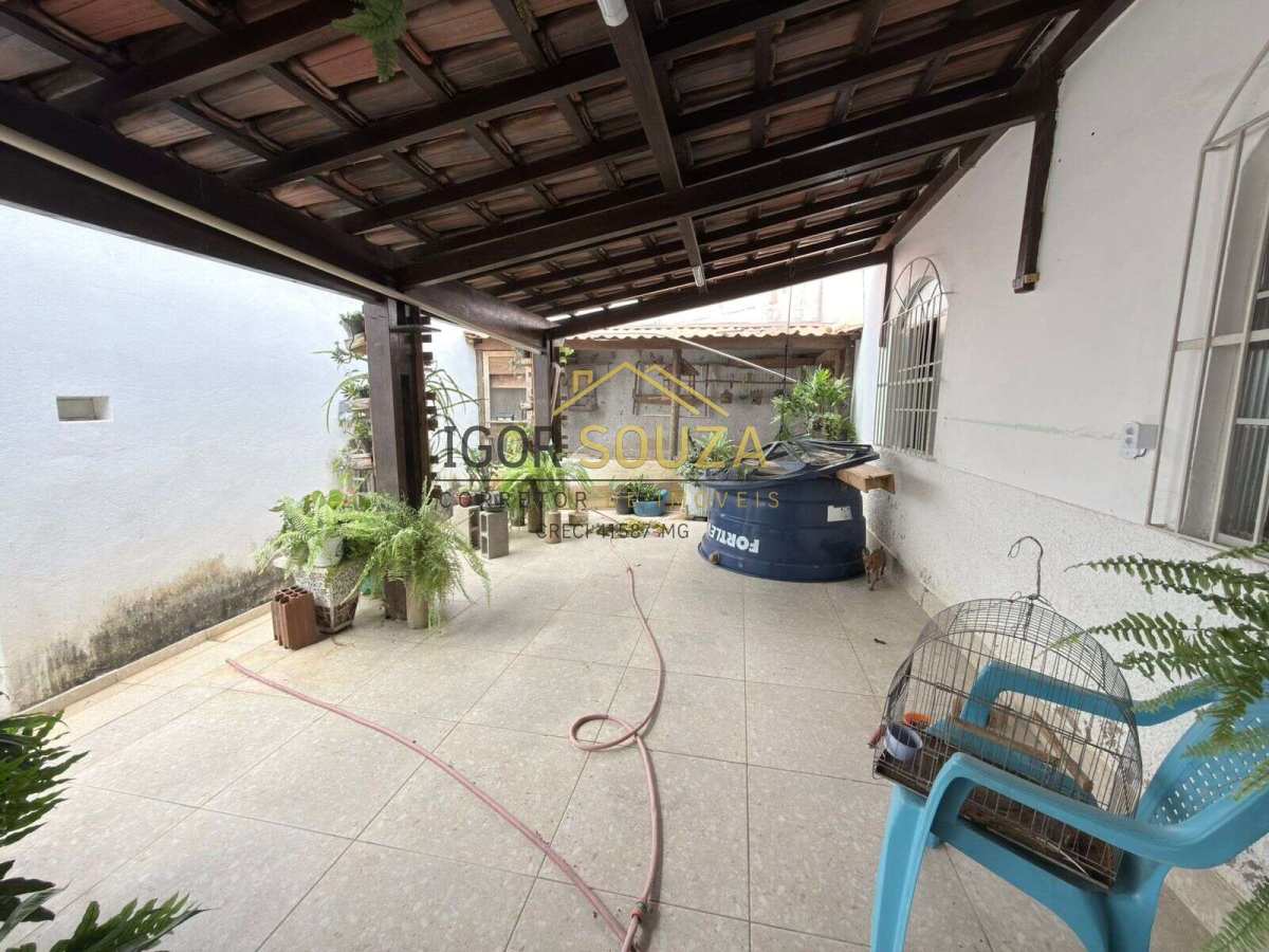 Casa à venda com 3 quartos - Sir,Governador Valadares