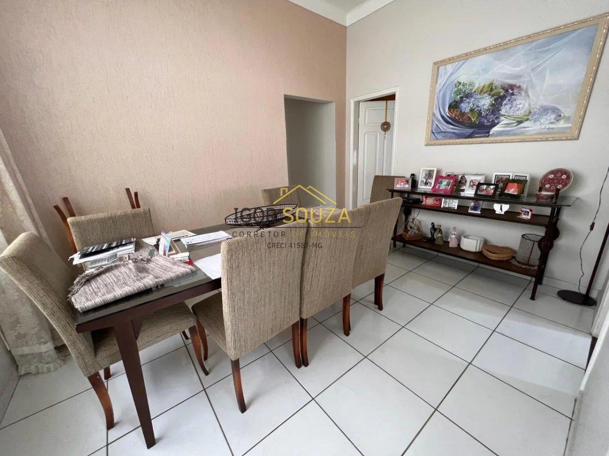  - Casa com 4 quartos, à venda em Governador Valadares, centro